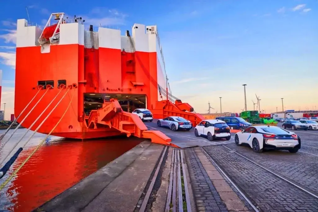 Cars driving onto a RoRo vessel for automobile shipping from Dubai